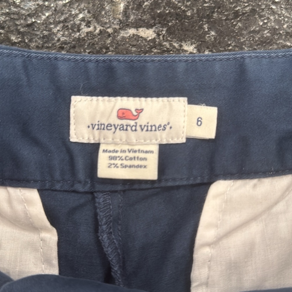 Ladies Vinyard Vine shorts.  Size 6 - Picture 3 of 5